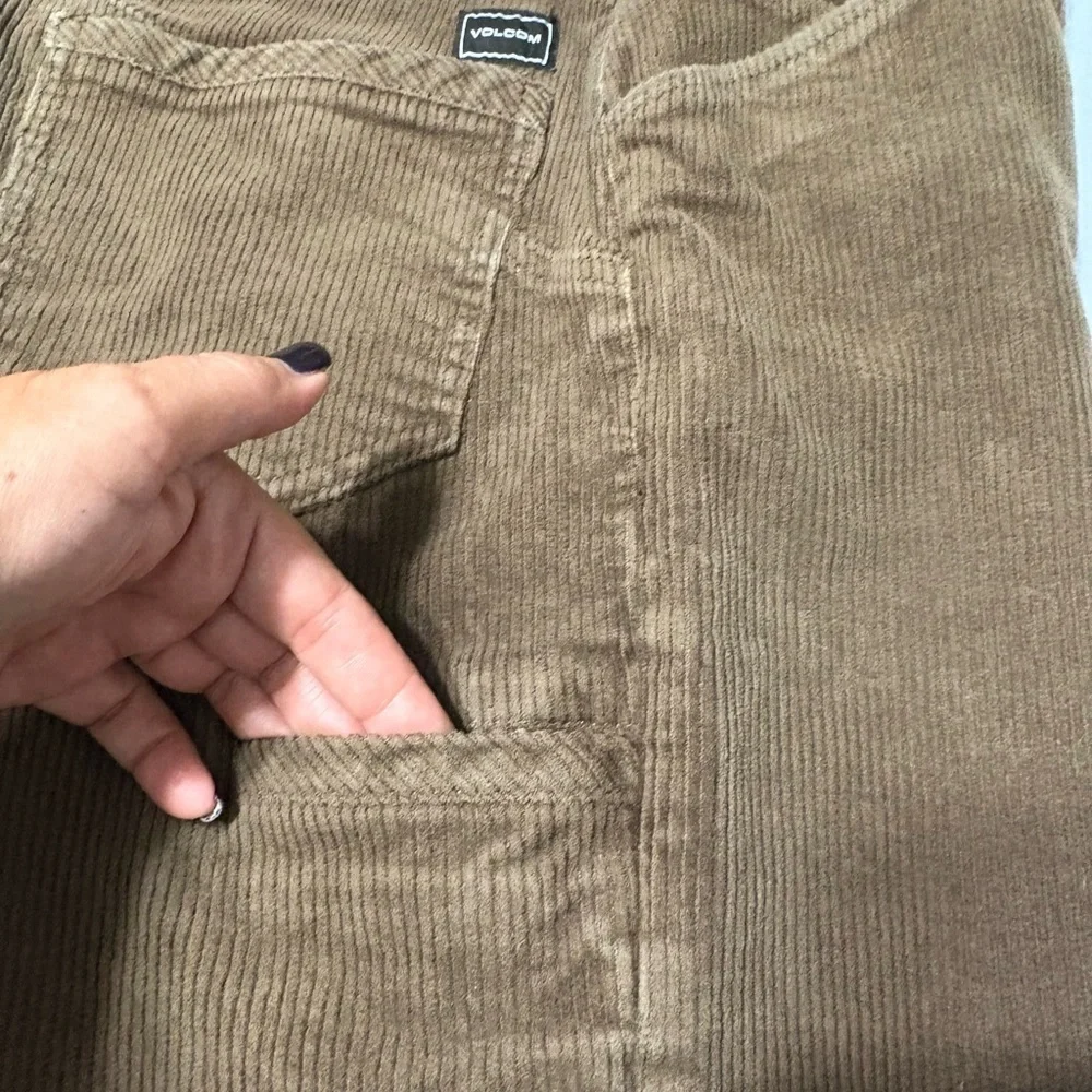 Volcom Men’s Mocha Brown Corduroy Skate Pants.